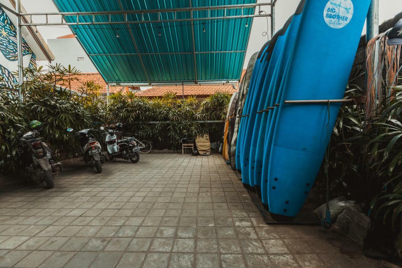 Big Brother Surf Inn Canggu Εξωτερικό φωτογραφία