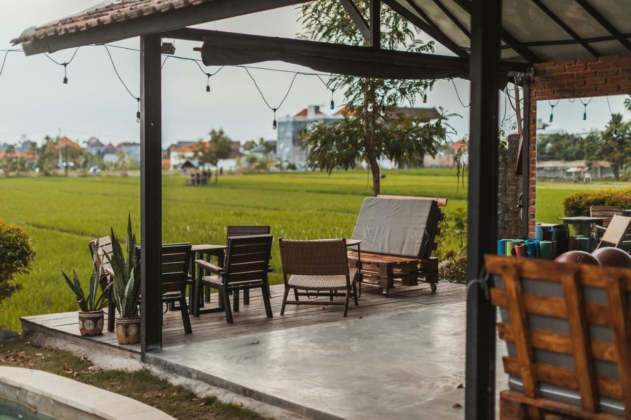 Big Brother Surf Inn Canggu Εξωτερικό φωτογραφία