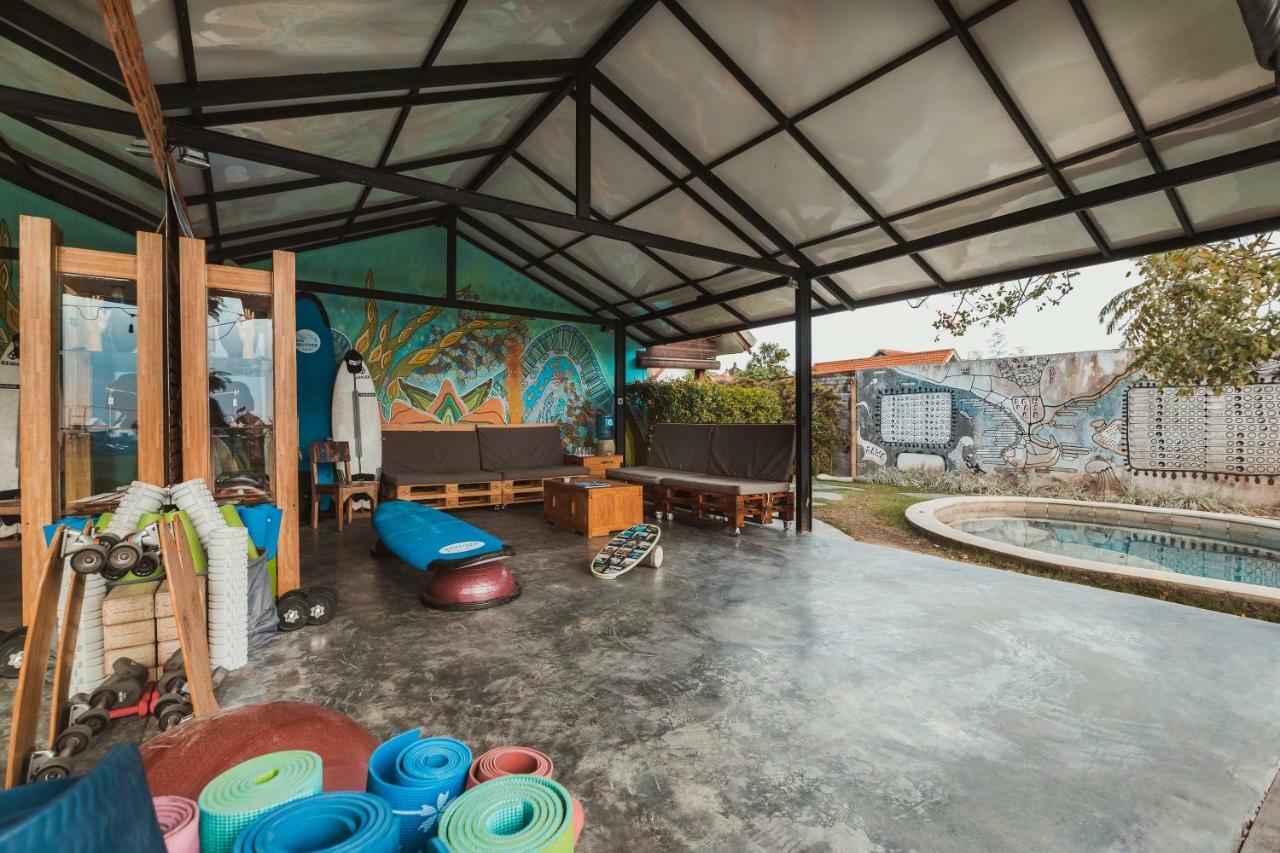 Big Brother Surf Inn Canggu Εξωτερικό φωτογραφία