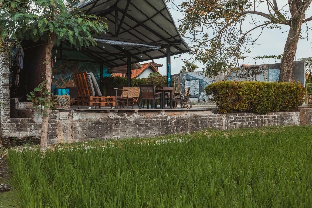 Big Brother Surf Inn Canggu Εξωτερικό φωτογραφία
