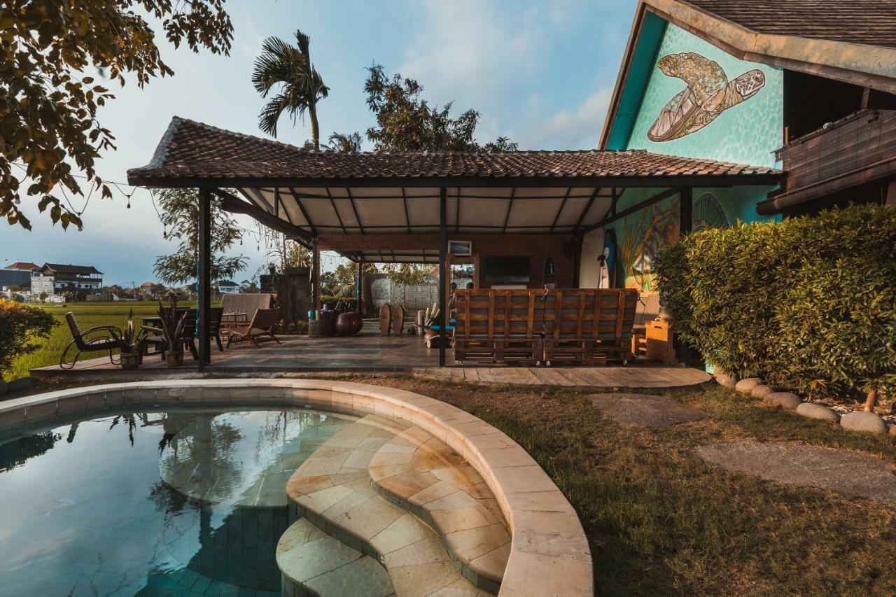 Big Brother Surf Inn Canggu Εξωτερικό φωτογραφία
