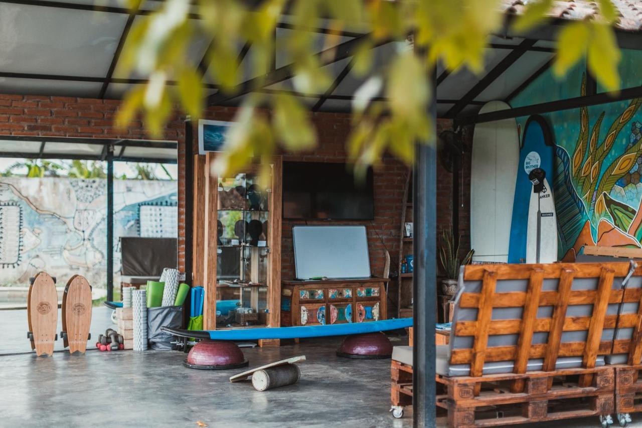 Big Brother Surf Inn Canggu Εξωτερικό φωτογραφία